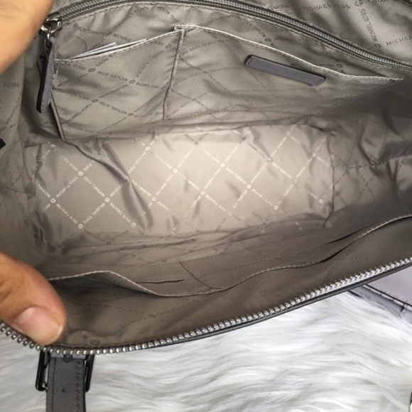 Firm❗️Michael Kors Large Ciara Zipper tote bag - Picture 6 of 6